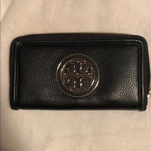 Tory Burch black pebbled leather zip wallet